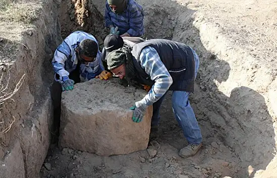 Erciş'te antik kentte oval burç bulundu