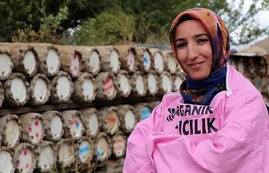 Gevaş'ta kadınlar kara kovan balı üretiyor