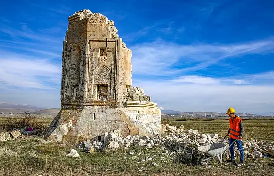 Kara Yusuf Bey Kümbeti'nin restorasyonu başladı