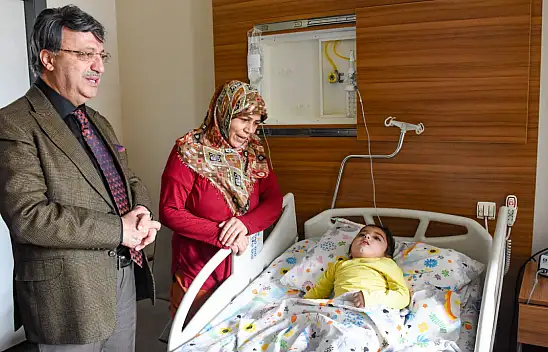 Milletvekili Kayhan Türkmenoğlu hasta çocukları unutmadı