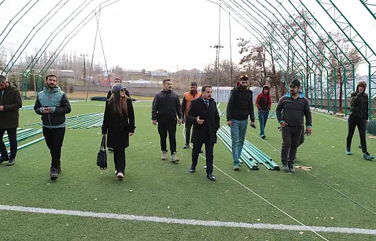 Muradiye Belediyesi'nden okullara futbol sahası