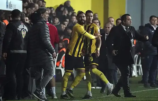 Süper lig maçında bir olay daha... Sahadan çekildiler