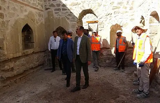 Türkmenoğlu, Hoşab Kalesi'nde inceleme yaptı