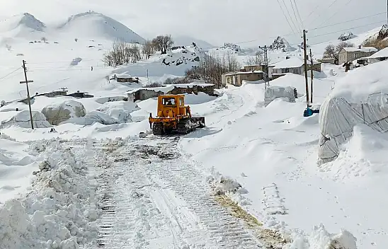 Van'da 429 yerleşim yerinin yolu kapandı