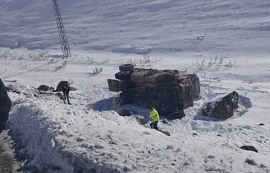 Van'da askeri araç devrildi, 1'i ağır 6 asker yaralandı!