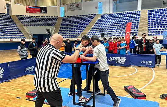 Van'da bilek güreşi müsabakası düzenlendi