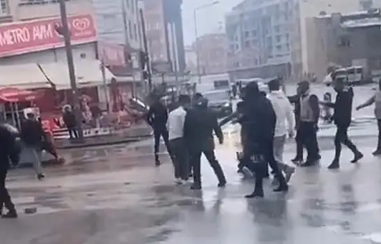 Van'da eşini bıçaklayan şahsa linç girişimi!