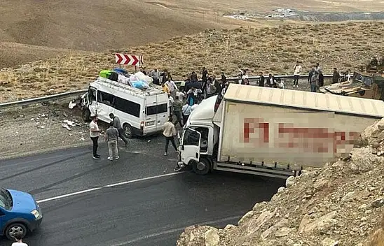Van'da feci kaza: 1 Ölü, 11 Yaralı