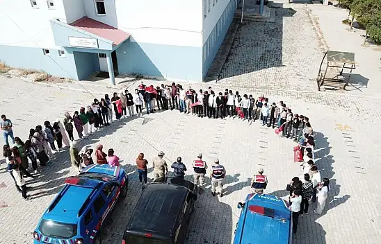 Van'da Jandarma öğrencileri ziyaret etti
