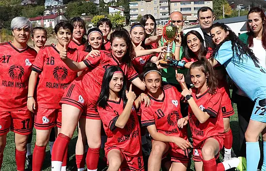 Van'da Kadın Futbol Takımı 2. Lig'e Yükseldi