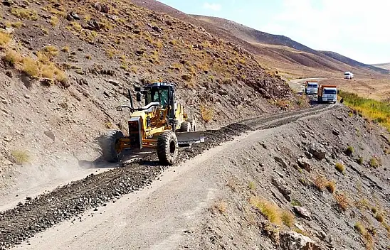 Van'da kırsal yolların altyapısı güçleniyor