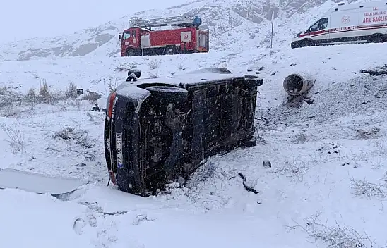 Van'da minibüs şarampole yuvarlandı: 4 yaralı