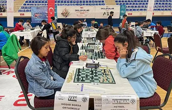 Van'da ödüllü satranç turnuvası tamamlandı