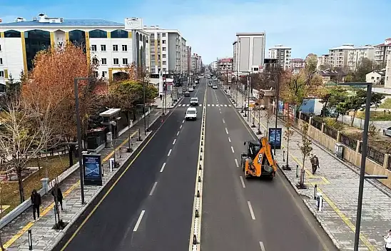 Van'da onlarca cadde trafiğe kapatıldı!