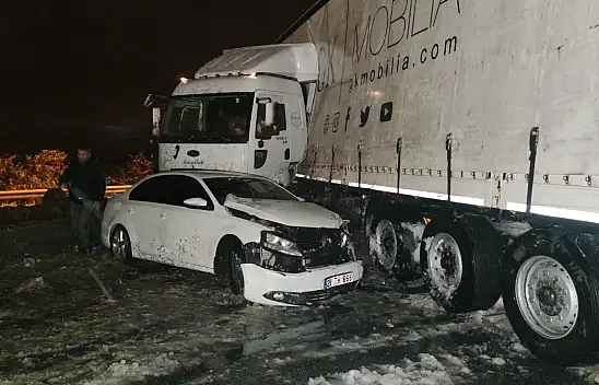 Van'da otomobil ve TIR çarpıştı!