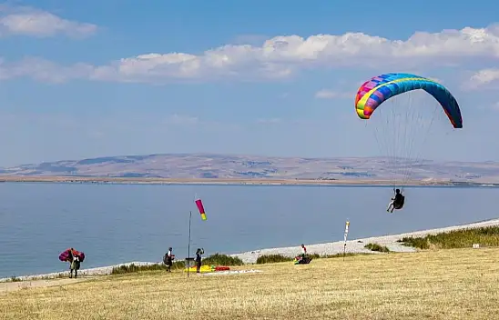 Van'da yamaç paraşütü şampiyonası başladı
