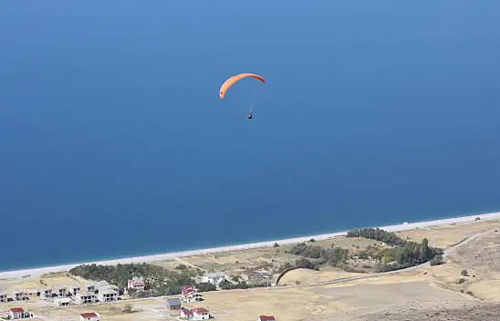 Van'da yamaç paraşütü ve paramotor şampiyonası başladı