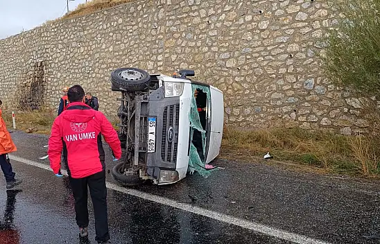 Van'da yolcu minibüsü takla attı, 16 kişi yaralandı!