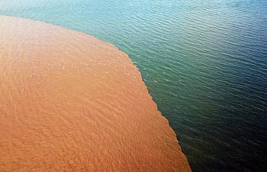 Van Gölü'nün rengi değişti!