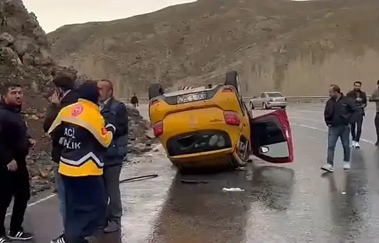 Van-Hakkari karayolunda kaza: Yaralılar var