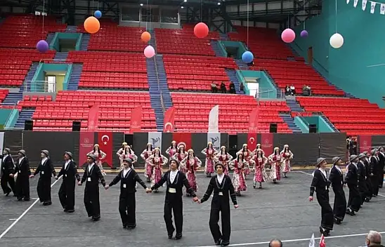 Van halk oyunları ekibi 3 kategoride bölge birincisi oldu