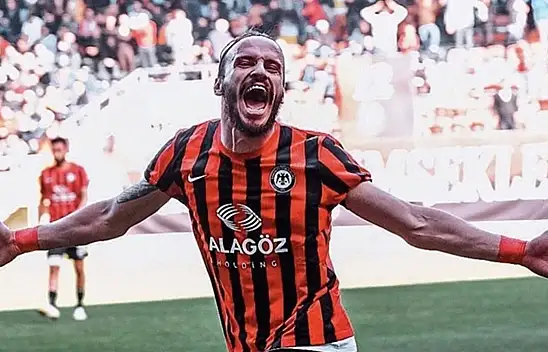 Van Spor, Sinan Kurumuş'u renklerine bağladı