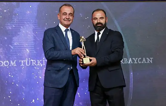 Vanlı AA Foto Muhabiri Özkan Bilgin ödülünü Azerbaycan'da aldı