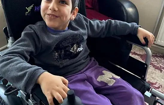 Vanlı Amcan bir engelli çocuğu daha sevindirdi