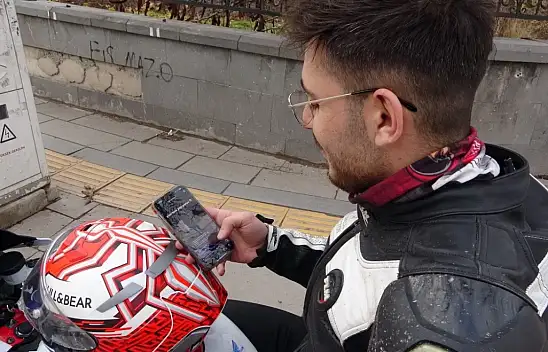 Vanlı gençlerin 'önce sen geç' inadı gündem oldu