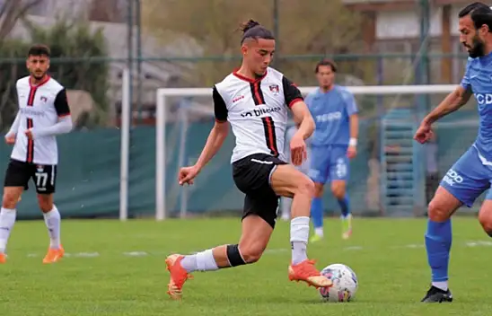 Vanspor, Emre Oymak'ı renklerine bağladı