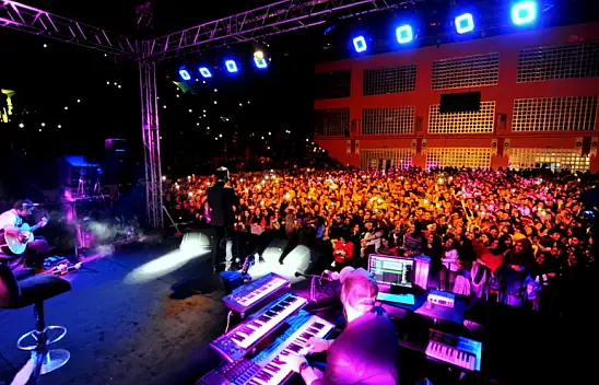 Yüzüncü Yıl Üniversitesi'nde konser skandalı devam ediyor!