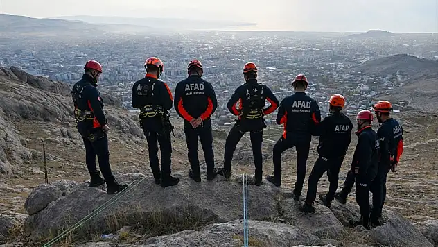 AFAD ekipleri Van'da zorlu eğitimlerle göreve hazırlanıyor