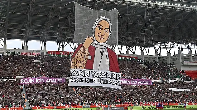 Amed Sportif'ten Rojin Kabaiş pankartı