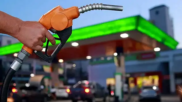 Benzine zam üstüne zam geliyor!