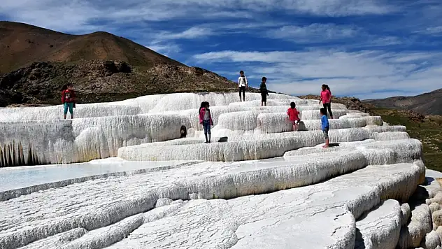 Pamukkale değil, Van Başkale!