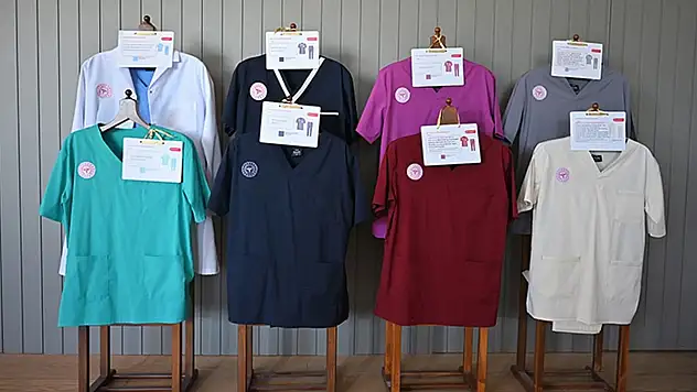 Sağlık çalışanlarının kıyafetlerinde yeni dönem