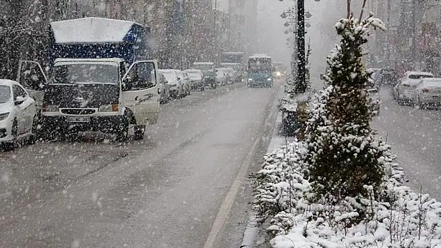 Van'a kış geri dönüyor: Yarın kar bekleniyor!