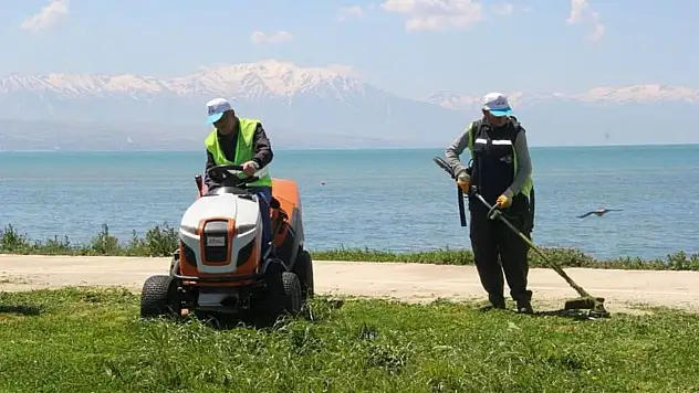 Van Büyükşehir parklarda çalışmaya başladı