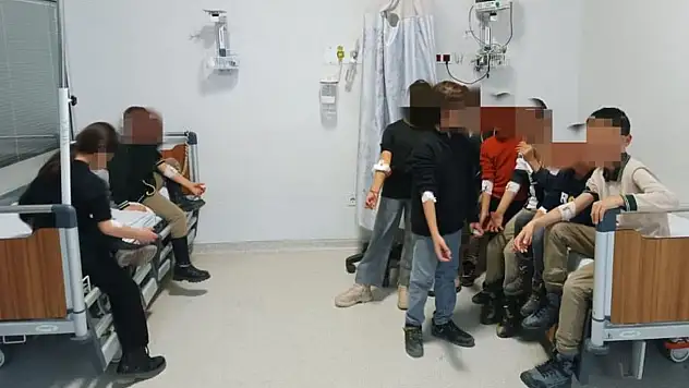 Van'da 23 öğrenci hastaneye kaldırıldı