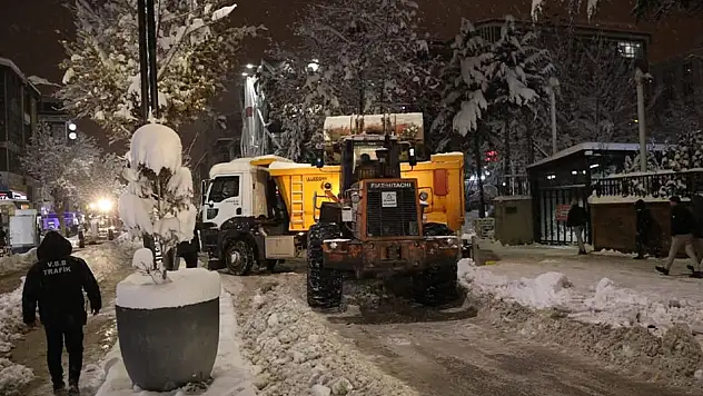 Van'da kar alarmı: 341 yerleşim yeri hala kapalı