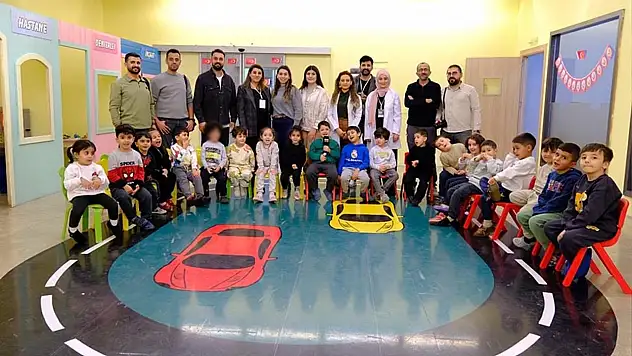 Van'da gazeteciler minik öğrencilerle buluştu