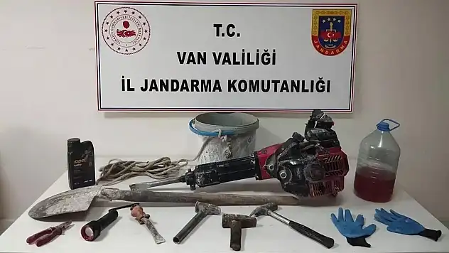 Van'da kaçak kazı operasyonu: 4 kişi gözaltına alındı