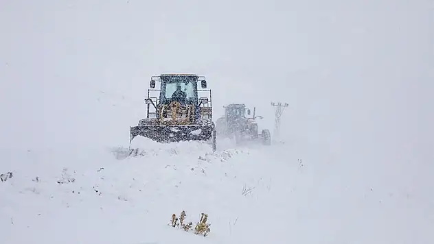Van'da karla mücadele sürüyor: 625 olan kapalı yol sayısı 217'ye indi