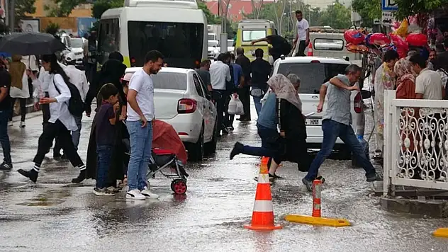 Van'da sıcak ve yağış bir arada!
