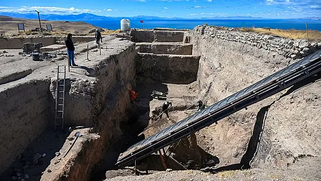 Van'daki kalede 38 yıldır kazı çalışması yapılıyor!