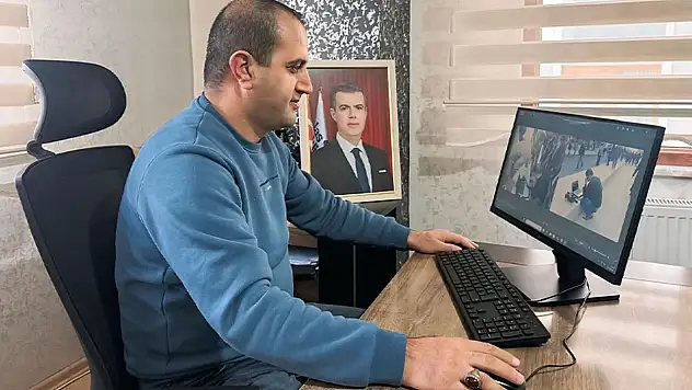 Van depremini dünyaya duyuran gazeteci: Mehmet Salih Akkuş