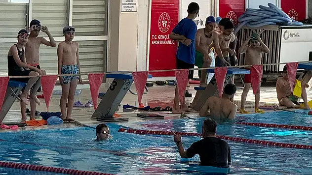 Van Gençlerbirliği Spor Kulübü, yüzme branşında zirveye oturdu