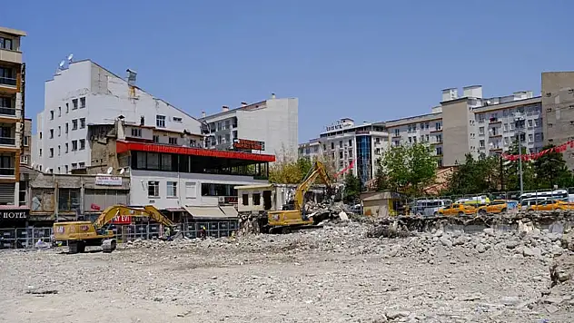 Van Hz. Ömer Camisinin yıkım işlemlerinde sona gelindi