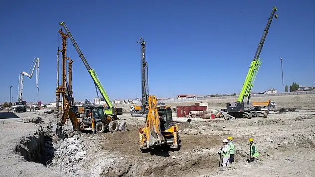 Van'ın sağlık üssünde çalışmalar devam ediyor