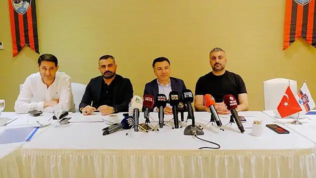 Van Spor FK 4 hoca ile görüşüyor